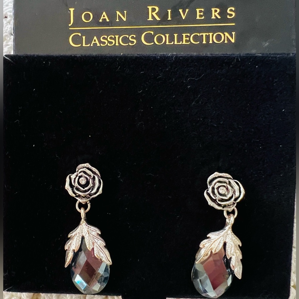 Joan Rivers vintage/🆕  flower pierced earrings in original box